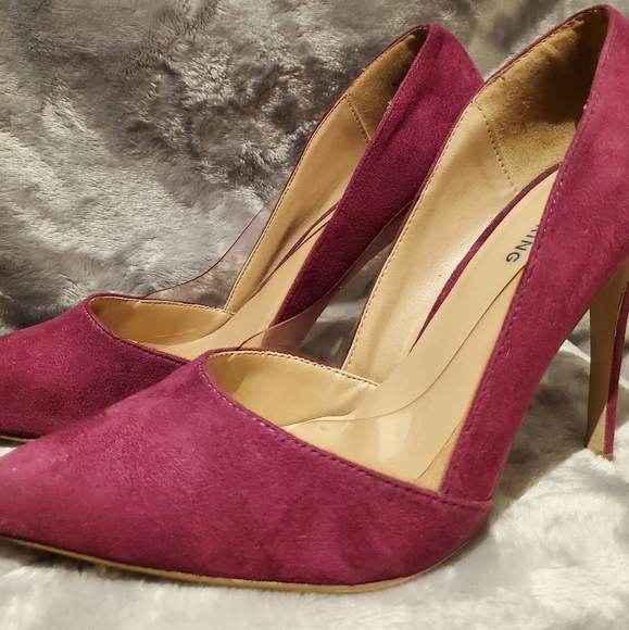 Call It Spring Magenta Pumps with low cut detail 📦 - Picture 3 of 6